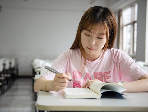 考试忌讳穿什么颜色的衣服