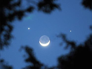 双星伴月的天象寓意