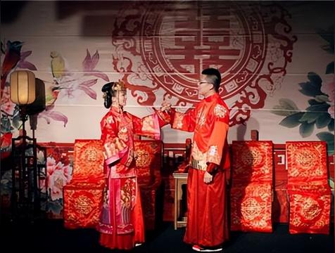 结婚的夜里女方都要做什么