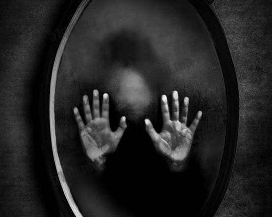 晚上照镜子为什么不好