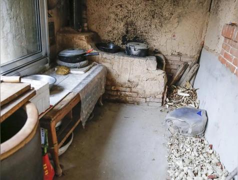 厨房三向财走、灶台两向福来