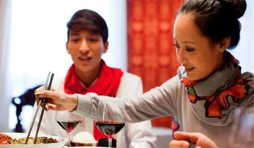 男怕八月,女怕腊月是什么意思