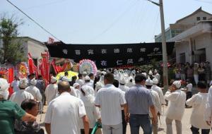 葬礼磕头磕几个 磕头怎么磕