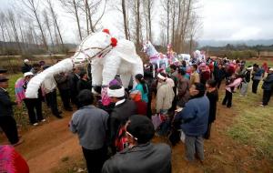 出殡走丧,棺柩在前还是人在前