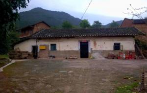 门前三冲是什么,子孙代代穷