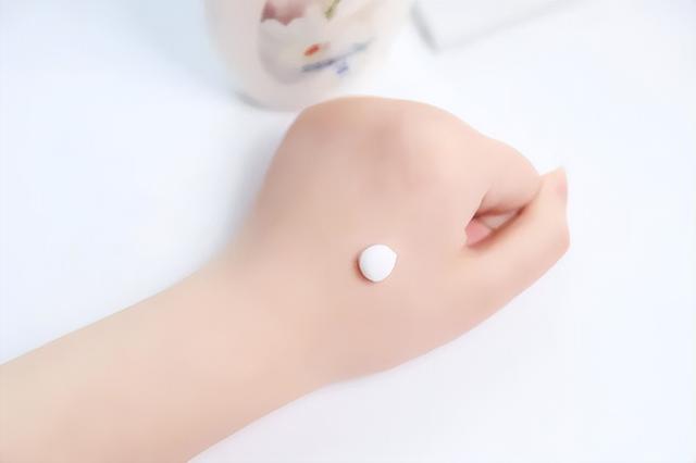 身体乳是干嘛用的（身体乳可以擦脸吗）