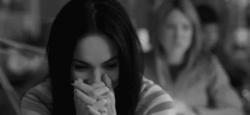 和女生聊什么话题有益增进感情与好感