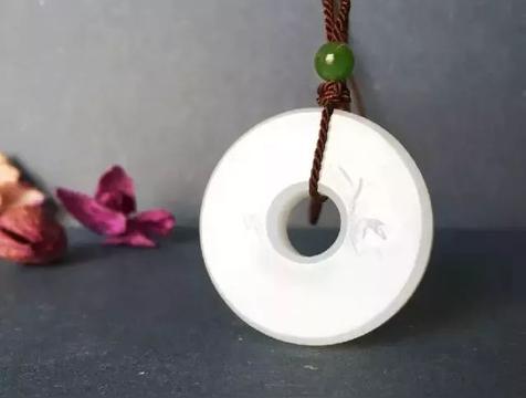 五大生肖不适合戴玉