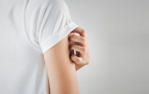 怕痒女孩子(为什么有的人不怕痒)