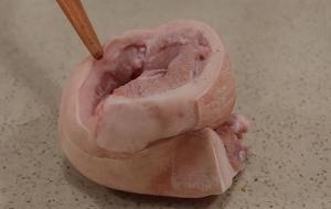 化冻肉要放在水里吗