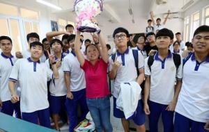 985学生平均智商（120至130）