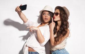 镜子里越好看现实越丑