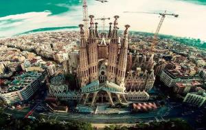 圣家族大教堂是什么建筑风格(建筑奇迹)