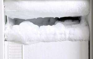 冰箱结冰是什么原因造成的（教你几招解决办法）