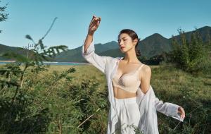 八字奶什么原因（八字胸怎么改善）