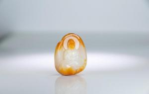 翡翠和和田玉哪个养人(区别)