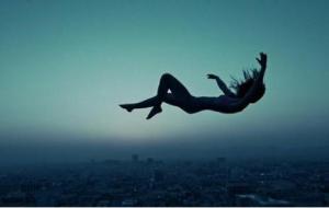 说不出的压抑和心累