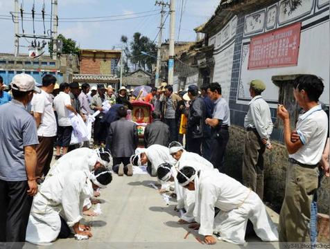 穿红衣服死去有什么说法