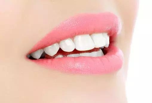 门牙大的女人面相(门牙大的寓意与命