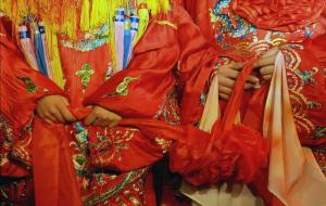 一线牵前面一句是什么