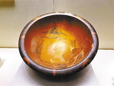 人面鱼纹彩陶盆