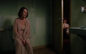 男人盯着你看跟你对视也不躲