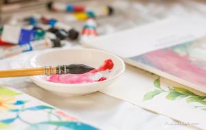 丙烯颜料沾到衣服怎么洗