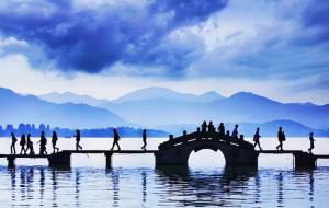 上有天堂，下有苏杭什么意思