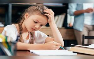 倒映的读音与意思（倒影和倒映区别）