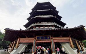 雷峰塔在西湖的哪个位置