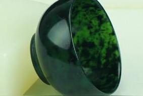 蛇纹石玉是什么玉（蛇纹石玉值钱吗）