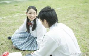 男人眼睛一眨不眨盯着你