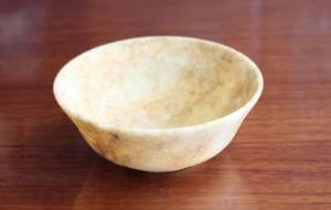 汉白玉是什么材料(汉白玉是玉还是石头)