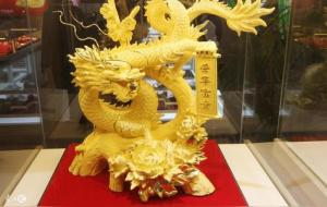 属龙人离不开的两个贵人是谁