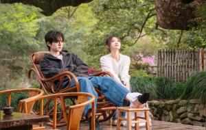 夫妻俩在家过二人世界的词