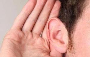 男人左耳热是什么预示(耳朵热测吉凶